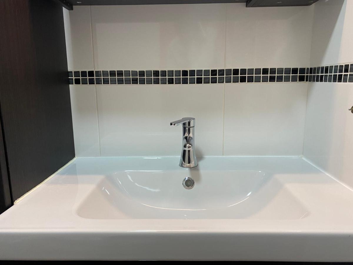 Entire New Apartment 20' From Barcelona Sabadell Bagian luar foto