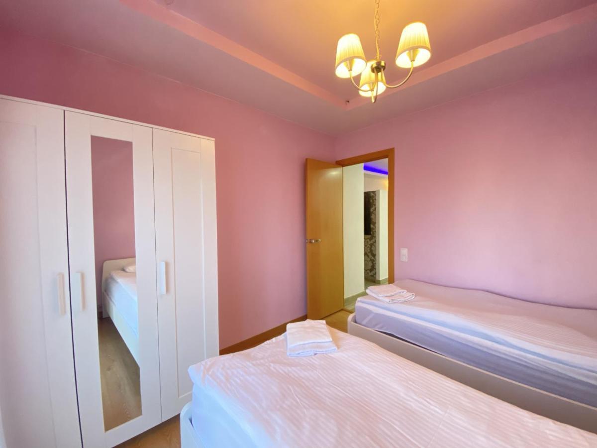Entire New Apartment 20' From Barcelona Sabadell Bagian luar foto